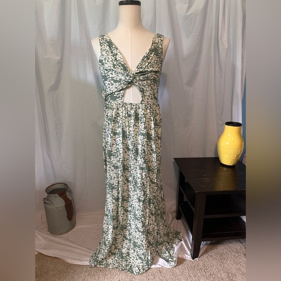 New With Tags Cupshe Maxi Dress Green Floral. Slit Up Side. Cutout Accent. Med - Picture 1 of 8
